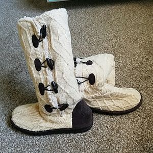 Size 8 muk luks boot
